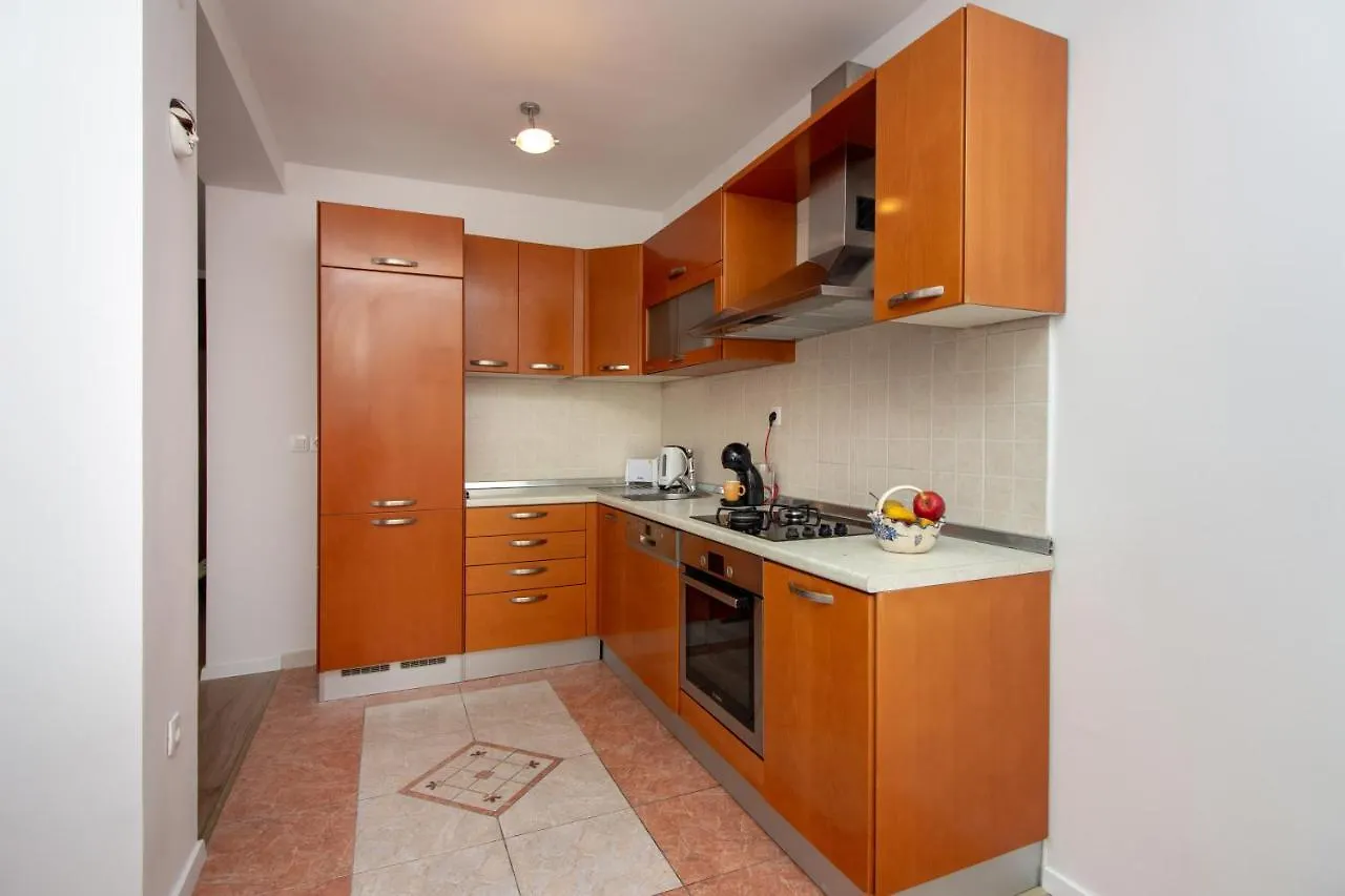 Bura2 , With Private Parking In The Garage Apartment Split